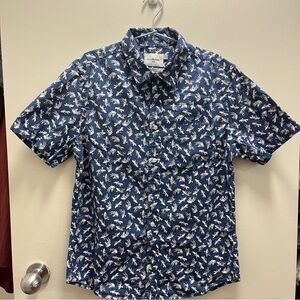 Goodfellow koi fish pattern shirt EUC